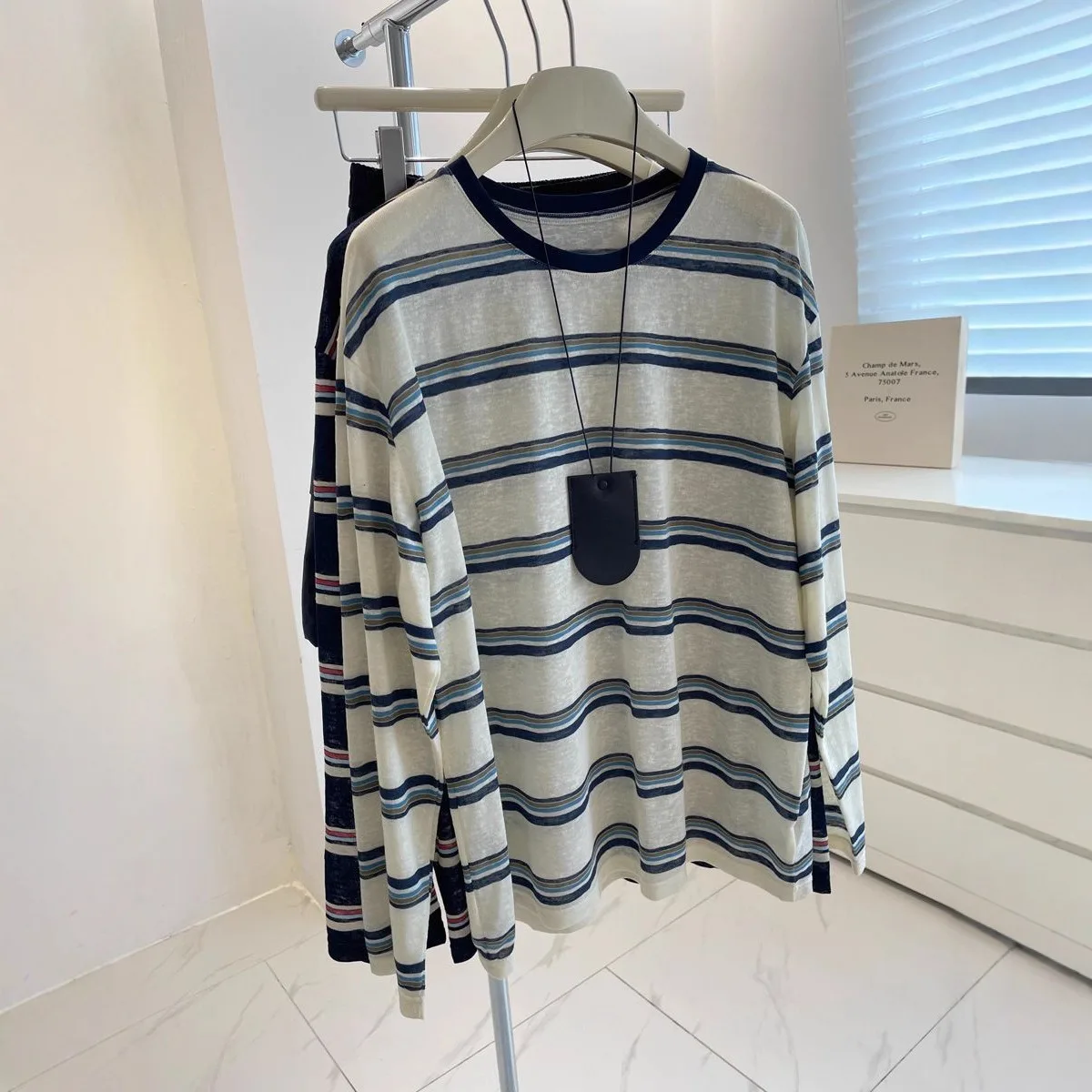 Minimalistische blauw-witte ge - Wallpaper recensie en prijs